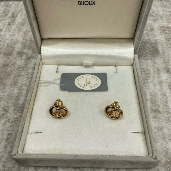 🔥SALE🔥!💎DIOR💎CLIP ON EARRINGS WITH ORIGINAL BOX AND TAG - Picture 3 of 7